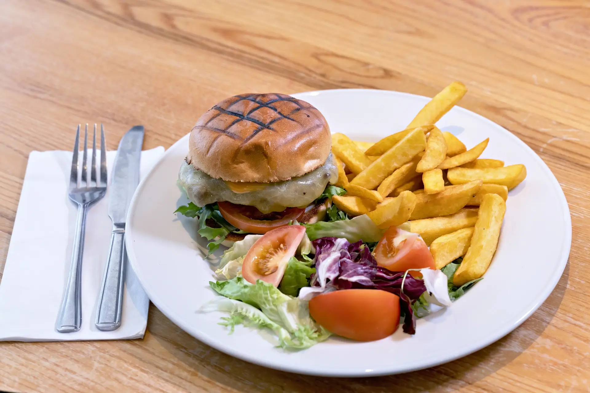 A delicious cheeseburger with lettuce